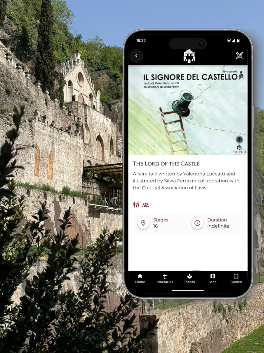 Webapp del Giardino dei Ciucioi mostrata sullo smartphone accanto al luogo di visita